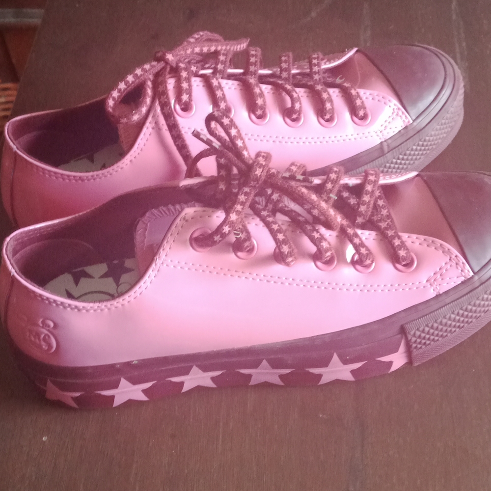 Milley Cyrus converse size 8 pink